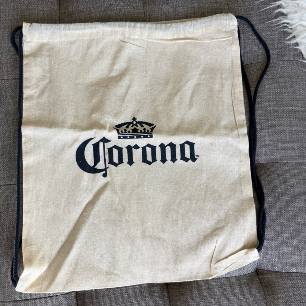 4 Corona Backpacks Beige and Black Drawstring